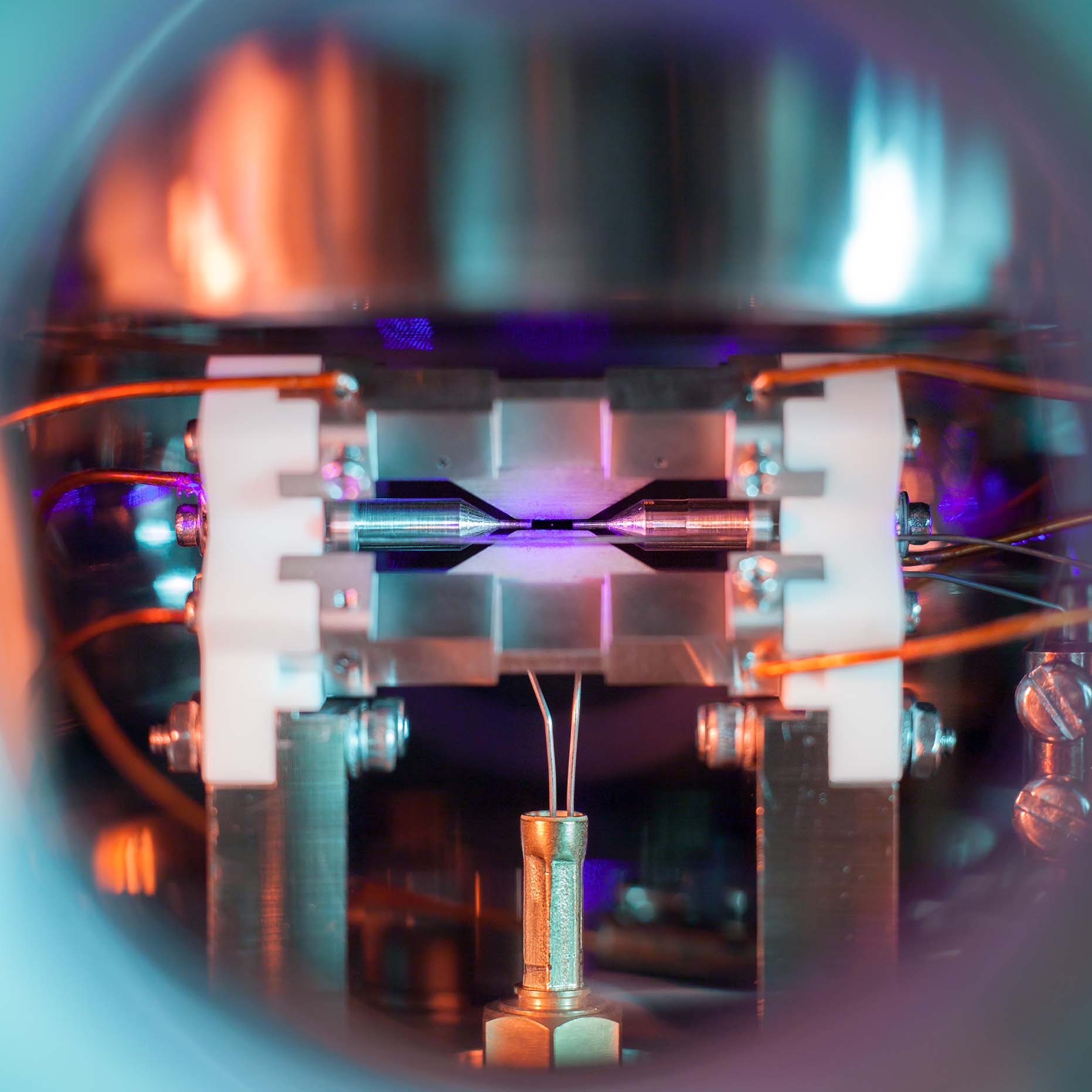 Single Atom in Ion Trap, by David Nadlinger